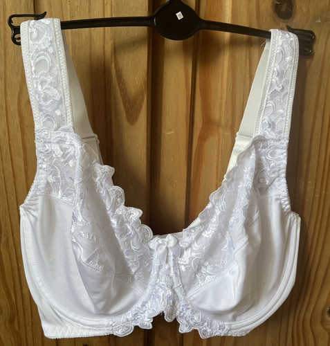 Bnwt telimussto white - bra, 36e